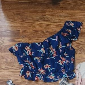 One shoulder cropped flowy top
